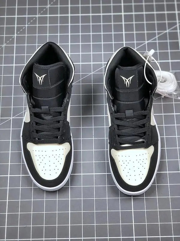 Nike x Jordan Air Jordan 1 Retro New With Tag & Box Metroutfits