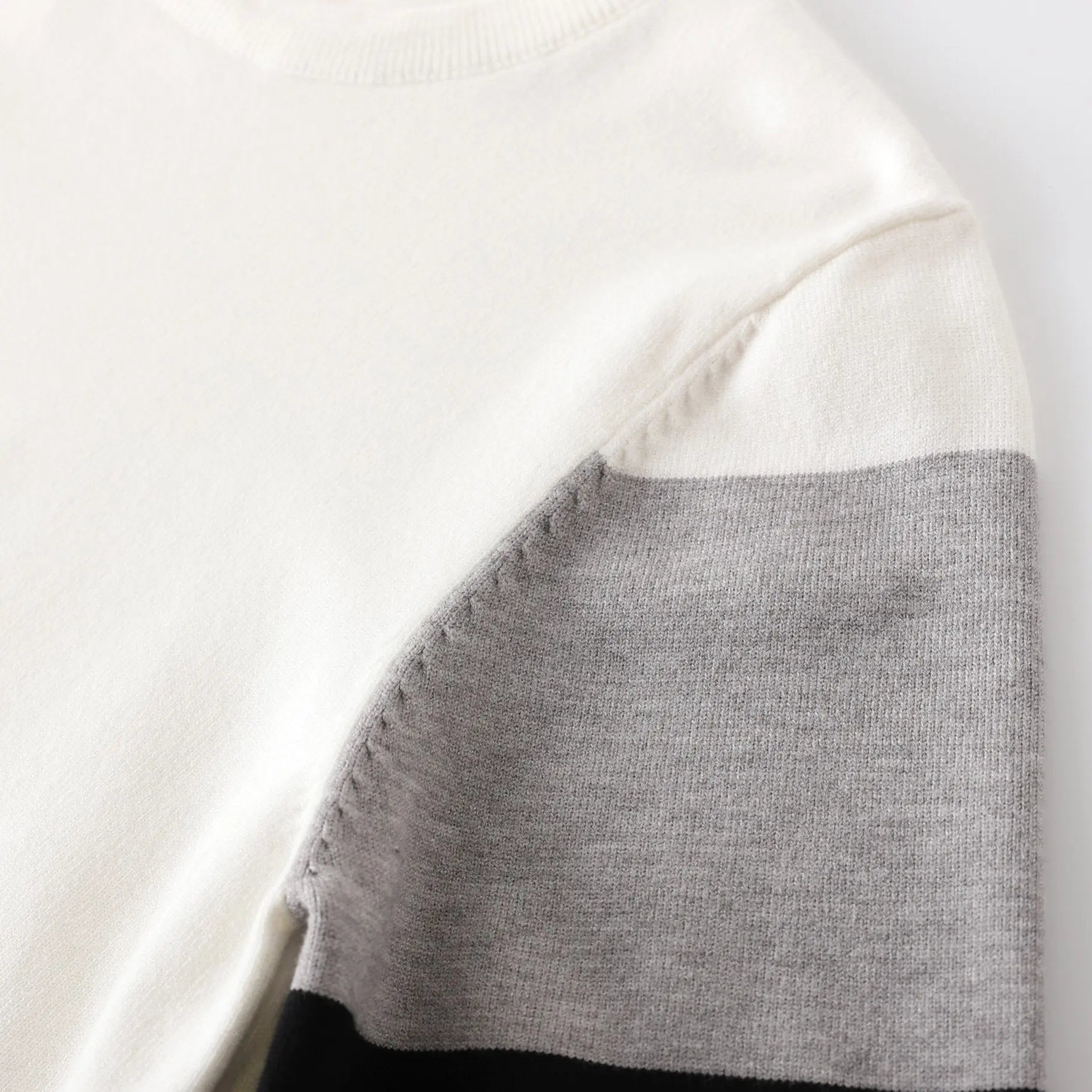 Off-White Men's White Black Sweatshirt Metroutfits