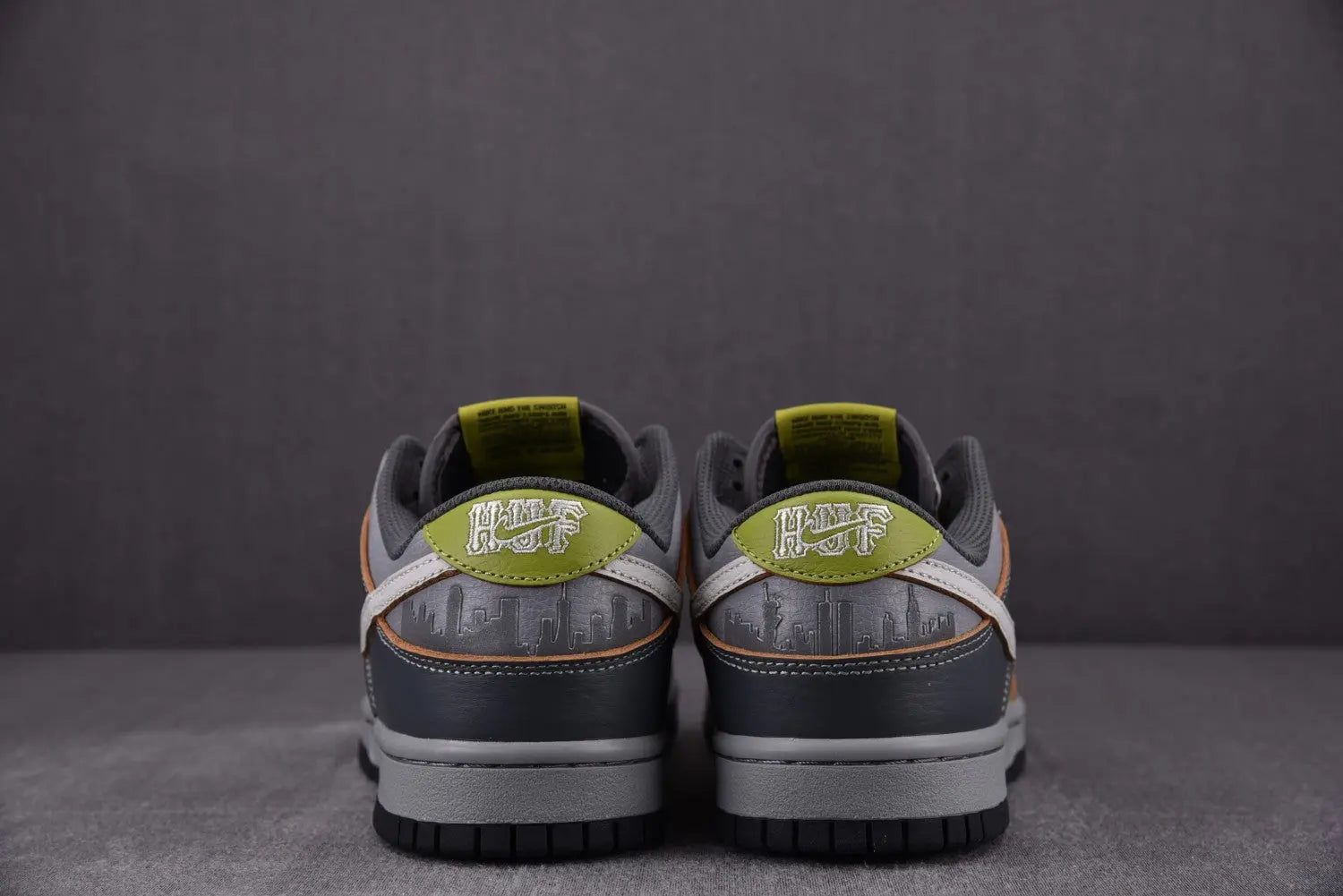 Nike Dunk SB Low “Friends and Family” Sneaker by Off-White Metroutfits