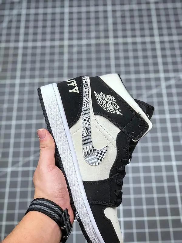 Nike x Jordan Air Jordan 1 Retro New With Tag & Box Metroutfits