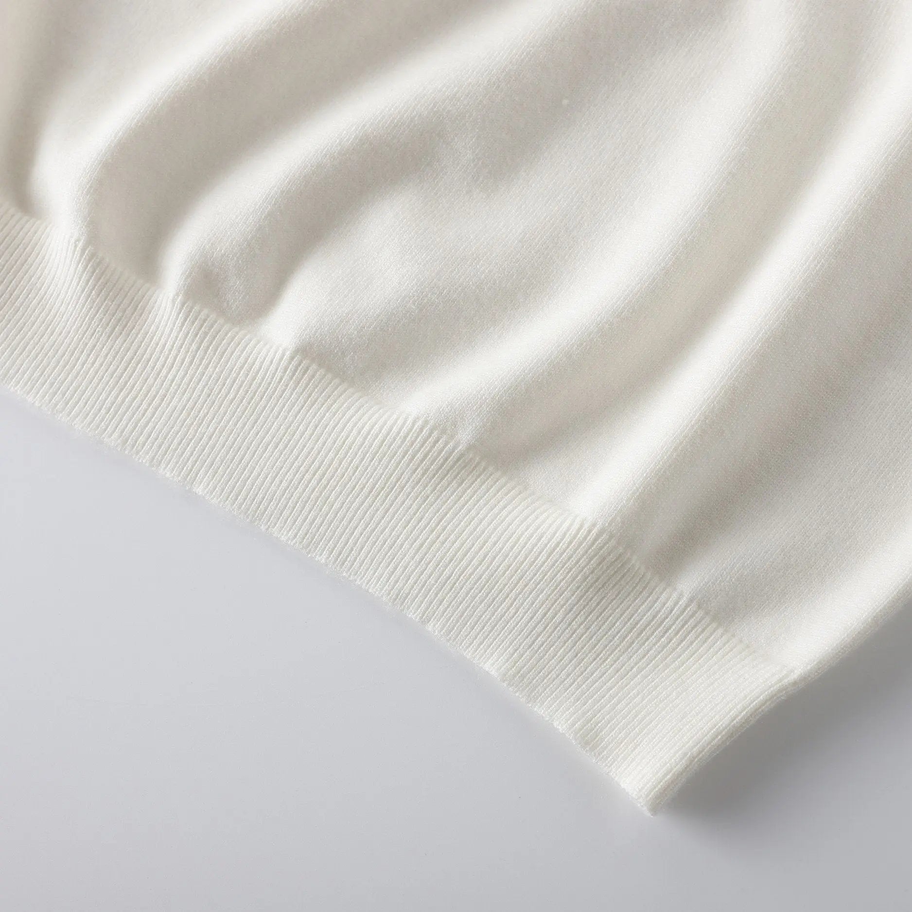Burberry Men's White Logo Sweatshirt Metroutfits