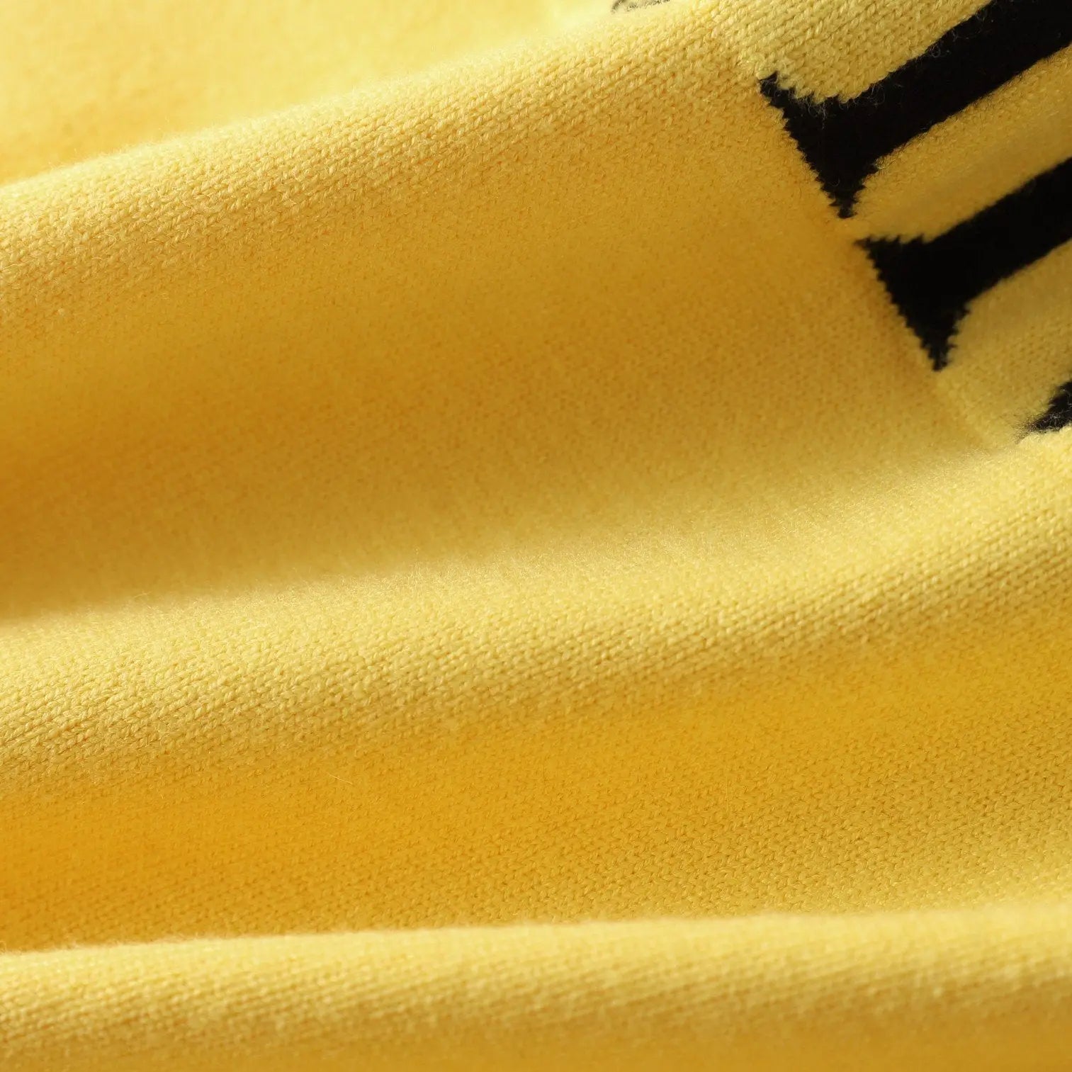 Off-White Men's Black Yellow Sweatshirt Metroutfits