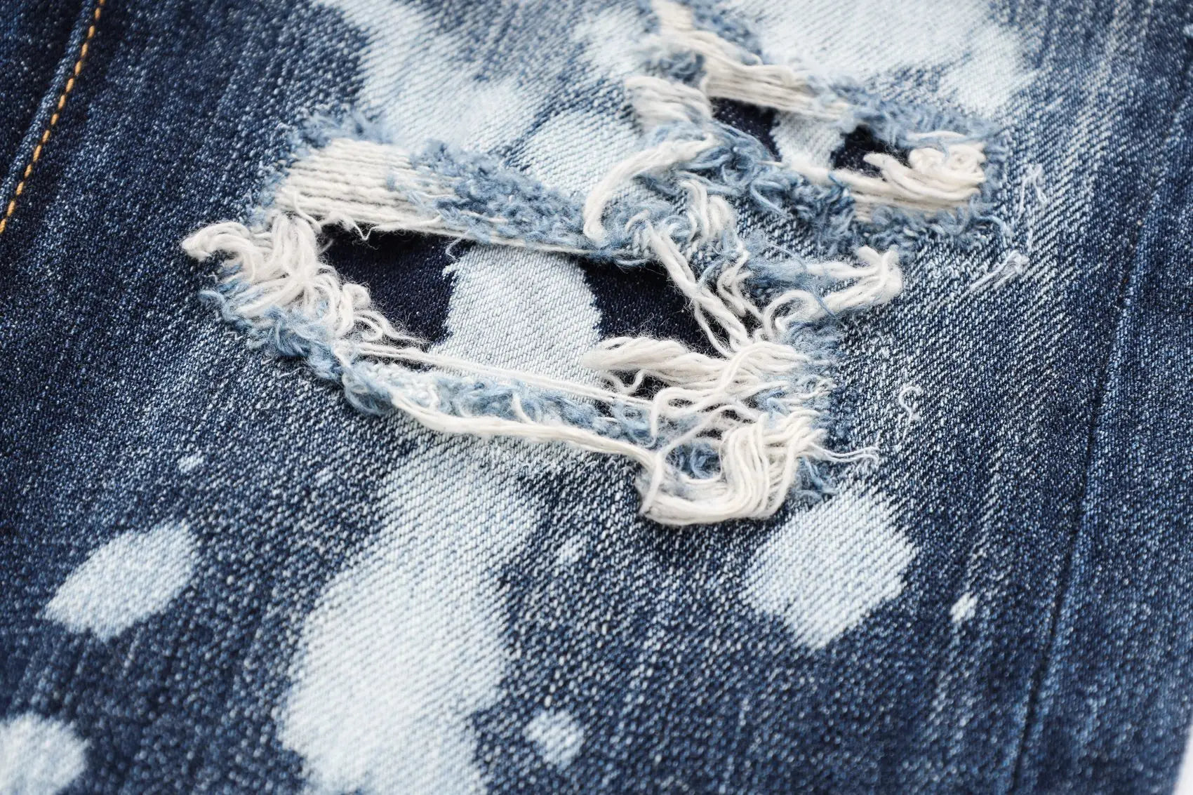 Men's Fashion Ripped Skinny Jeans – Distressed & Hand-Painted Denim Chic Tread