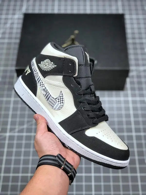 Nike x Jordan Air Jordan 1 Retro New With Tag & Box Metroutfits