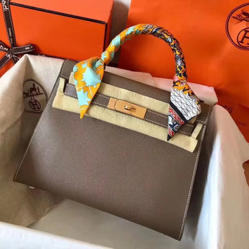 Luxury Structured Tote with Gold-Tone Hardware Chic Tread