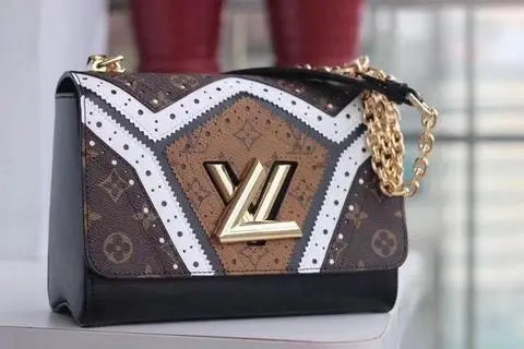 LOUIS VUITTON - SAC À BANDOULIÈRE - chic tread