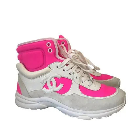 Chanel Women's Sneaker Pink Cream Metroutfits