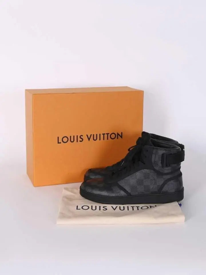 Louis Vuitton Black Sneaker for Men & Women – New Metroutfits