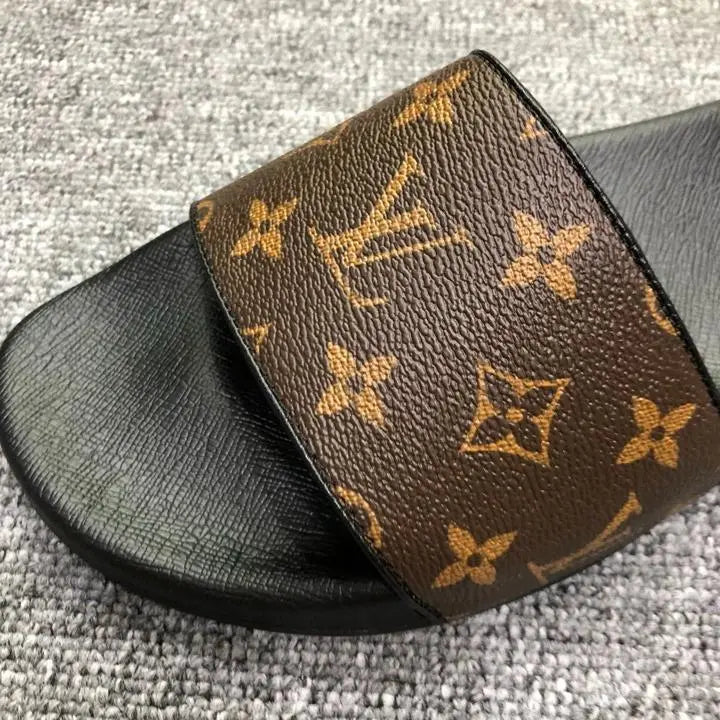 Louis Vuitton Men’s Black Slippers – New with Tag and Box Metroutfits
