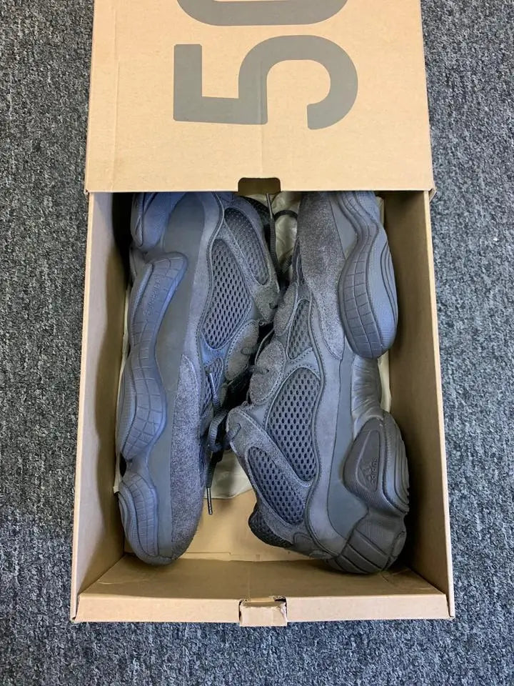 Adidas Yeezy 700 Men's Sneaker Black - New with Box Metroutfits