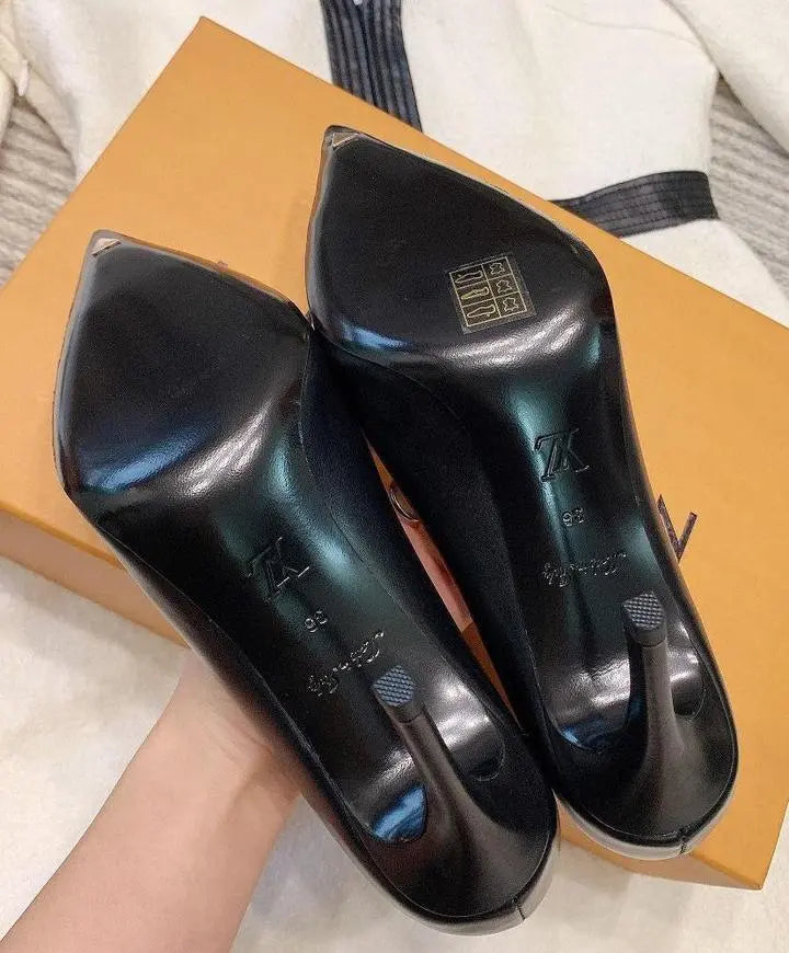 Louis Vuitton Urban Twist Black Pumps New with Tag and Box Metroutfits