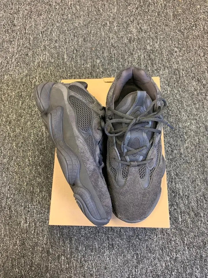 Adidas Yeezy 700 Men's Sneaker Black - New with Box Metroutfits